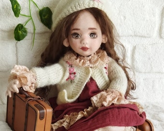 19'' inch Semdoll kunstpop uit de speciale serie. Met mooie kleding. Leren koffer en teddybeer. OOAK pop. Collectie pop