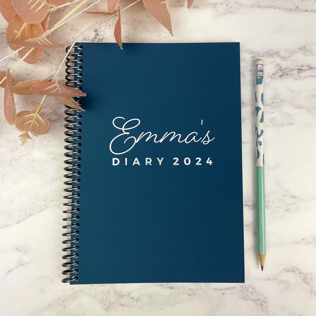 Filofax A5 Minimal week to view vertical 2024 diary with appointments, White