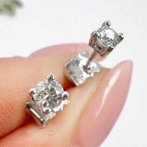 Vintage 1940s 18ct White Gold Stamped 0.20ct Brilliant Cut Diamond Stud Earrings