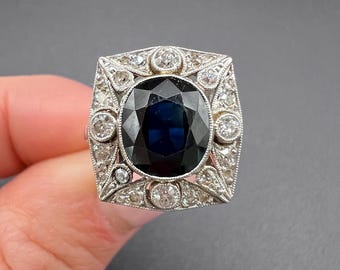 Antyczny pierścień z platyny, szafiru edwardiańskiego i diamentów w kształcie prostokąta