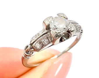 Anillo de compromiso antiguo de oro blanco de 18 quilates con diamantes: estilo vintage de los años 20