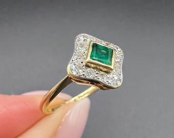 Antyczny pierścień z 18-karatowego żółtego złota i platyny z epoki edwardiańskiej ze szmaragdem i diamentami