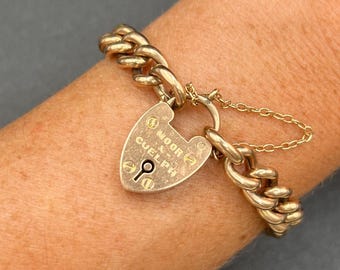 Antyczna bransoletka z ogniwami krawężnikowymi z różowego złota 9 ct: wiktoriańska kłódka w kształcie serca, Birmingham 1876