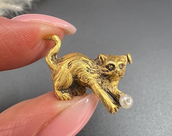 Vintage 18ct Yellow Gold, 1940s Cat Brooch with Natural Seed Pearl Ball