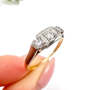 Antiker 18 Karat Gold & Platin, 1920er Jahre Art Deco Diamant Drei-Stein-Triologie-Ring