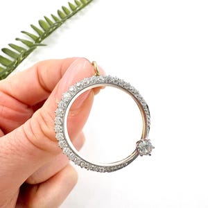 Colgante de media luna con diamantes de 1,50 quilates y oro blanco antiguo de 18 quilates de estilo eduardiano