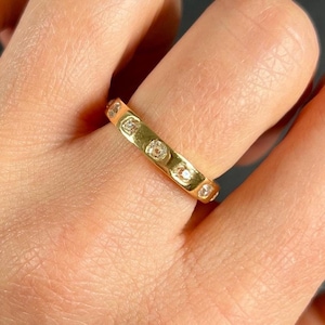 Antique 18ct Yellow Gold, Cushion Cut & Round Cut Natural Diamond Set Band Ring