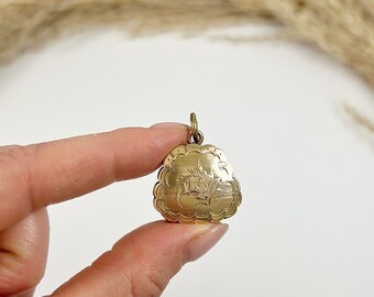 Antique 9ct Yellow Gold Back & Front, Purse Shaped Victorian Floral, Paisley Engraved Rare Locket