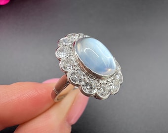 Antiek Frans platina, cabochon-maansteen uit de jaren 1920 en clusterring diamant