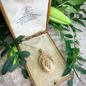 Victorian Gold & Seed Pearl Locket image 2