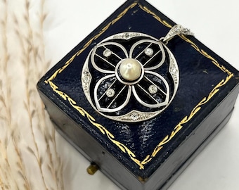 Antik edwardiansk hänge i 18 karat guld och platina med diamanter och pärlor, cirka 1910