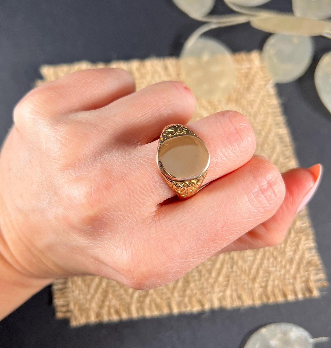 Antique 18ct Gold, Oval Signet Ring Hand Carved Shoulders