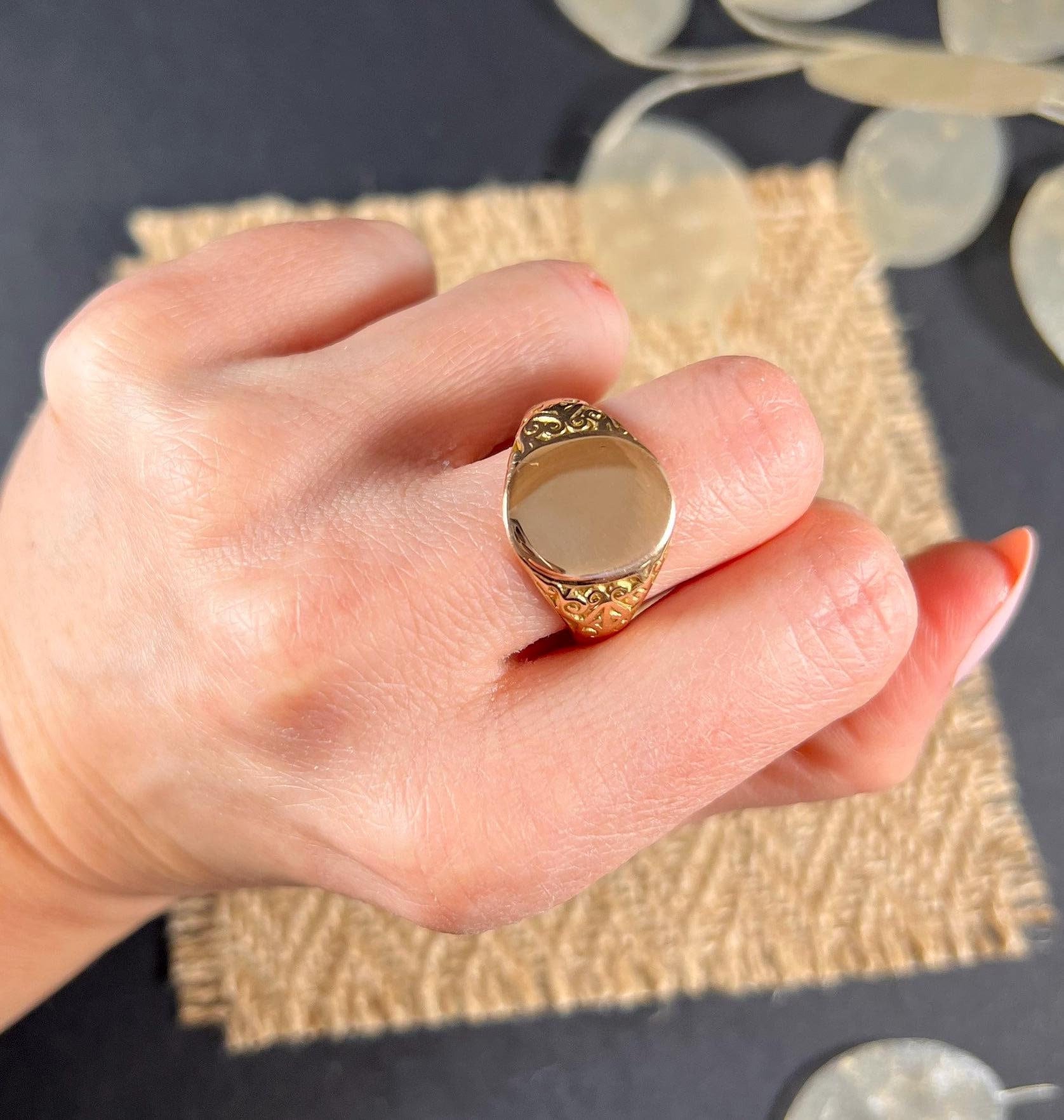 Antique 18ct Gold, Oval Signet Ring Hand Carved Shoulders