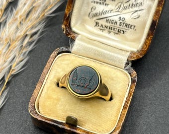 Antique 18ct Yellow Gold, Round Engraved Bloodstone Signet Ring, Hallmarked Birmingham 1915