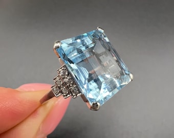 Antique Platinum, 1920s 9 Carat Aquamarine & Diamond Ring