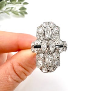 Preloved Platin, Art-Deco-Stil Diamant und Onyx Schild Form Ring