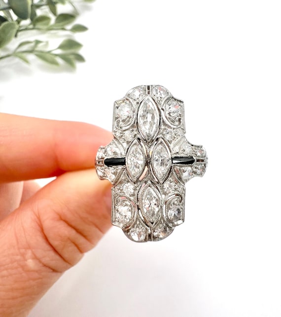 Anillo de platino de segunda mano, estilo art déco, con diamantes