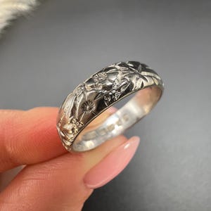 Vintage 18ct White Gold, Floral Engraved Wedding Band Ring, Anniversary Ring, Hallmarked London 1965