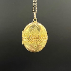 Antique 15ct Yellow Gold, Victorian Patterned Oval Locket