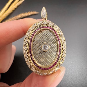 Vintage 18ct Gold Stamped, 1970s Calibrated Ruby & Diamond Oval Shaped Pendant