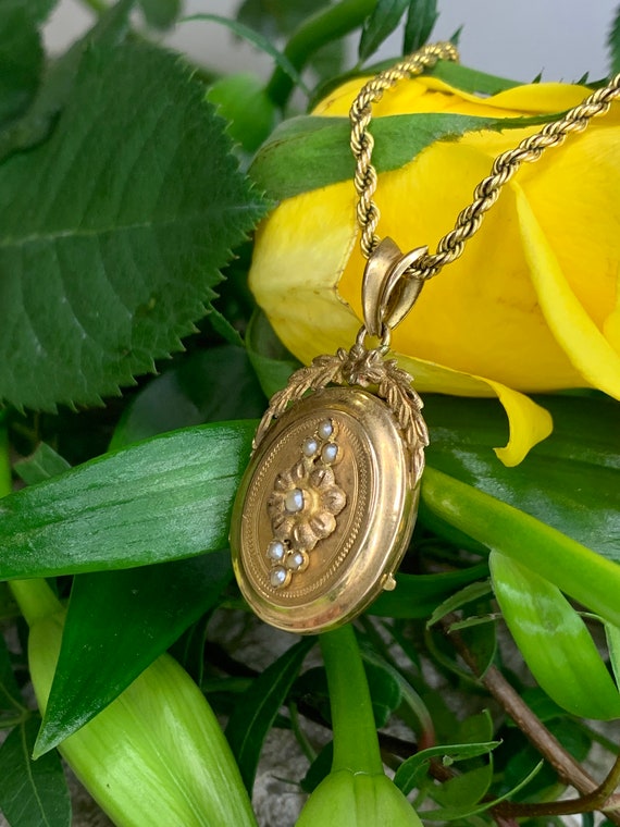 Victorian Gold & Seed Pearl Locket - image 6