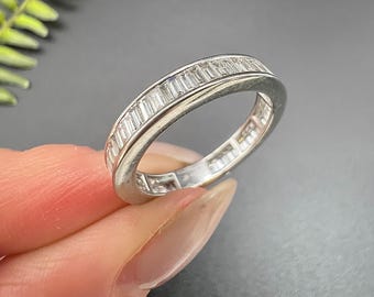 Anello dell'eternità vintage in oro bianco 18 carati con diamanti taglio baguette - Taglia UK M