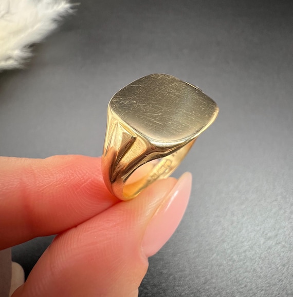 Vintage 18ct Yellow Gold, Square Shaped Signet Ring