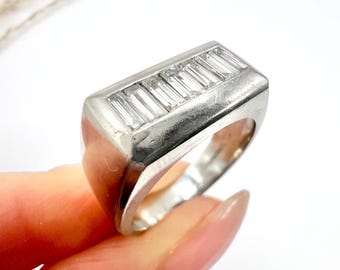 Vintage des années 40, bague tank unisexe diamant baguette rectangulaire estampée en platine