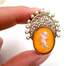 Pendentif camée chérubin ancien en pierre dure de style édouardien, or jaune 18 carats et rocailles naturelles
