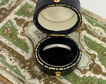 Vintage Platinring mit Gravur, circa 1940er Jahre