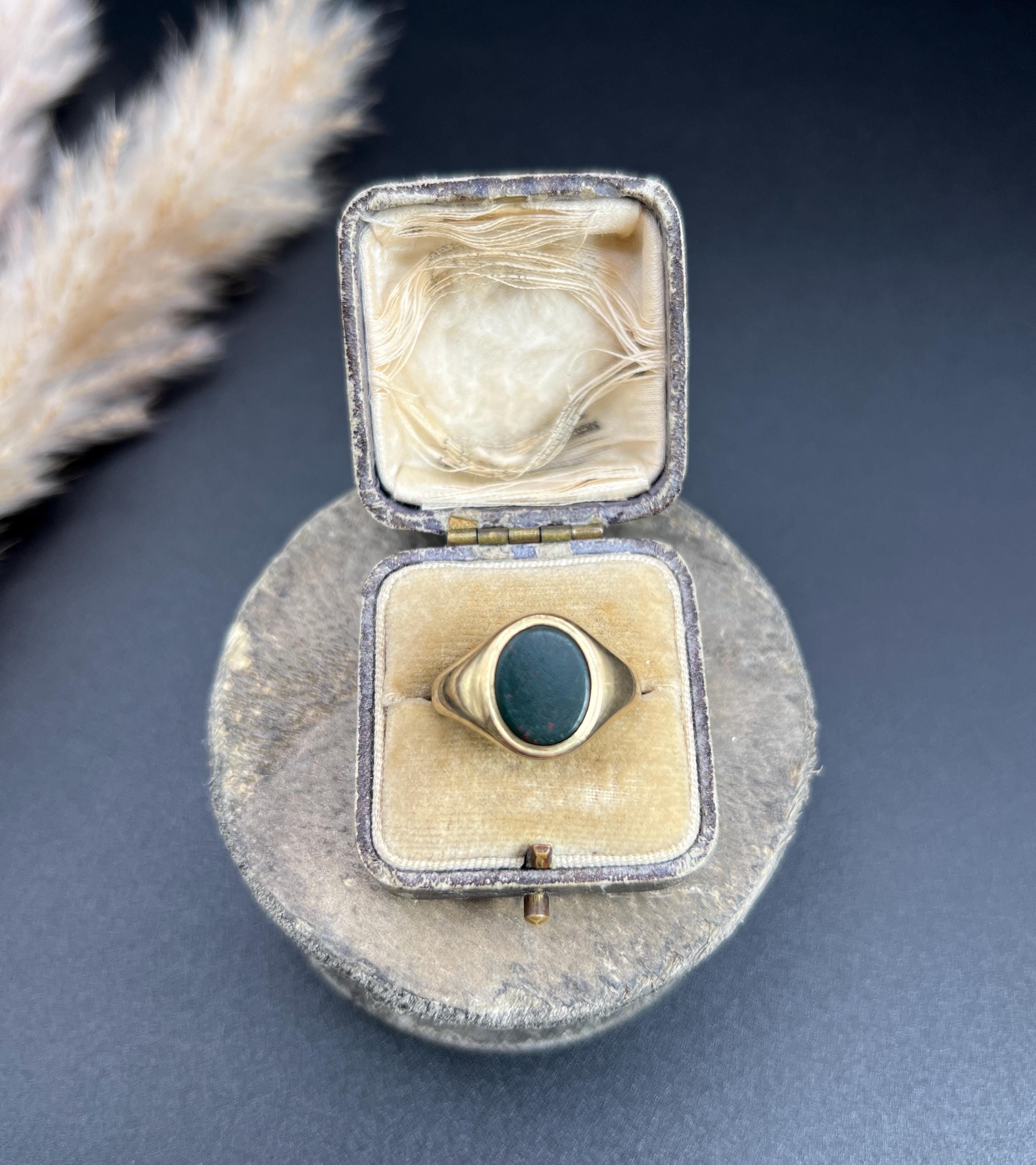 Vintage 9ct Yellow Gold, Oval Bloodstone Signet Ring