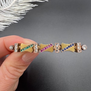 Antike Brosche aus 18-karätigem Gold im edwardianischen Stil mit Saphir, Smaragd, Rubin und Diamanten
