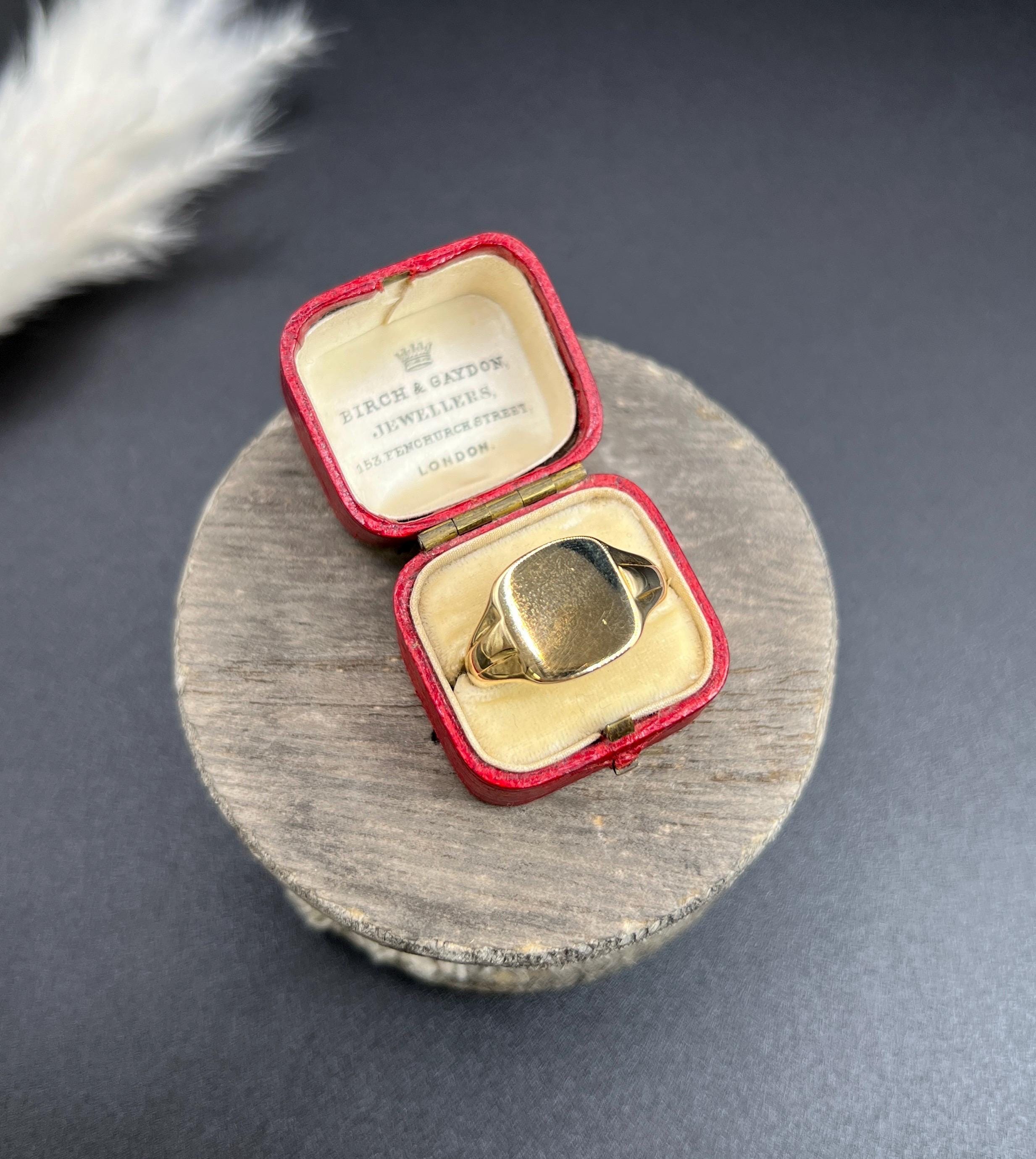 Vintage 18ct Yellow Gold, Square Shaped Signet Ring