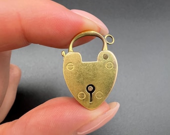 Antyczne 15-karatowe żółte złoto, wisiorek w kształcie serca z kłódką w stylu edwardiańskim, zapięcie bransoletki, sygnowany Birmingham 1907