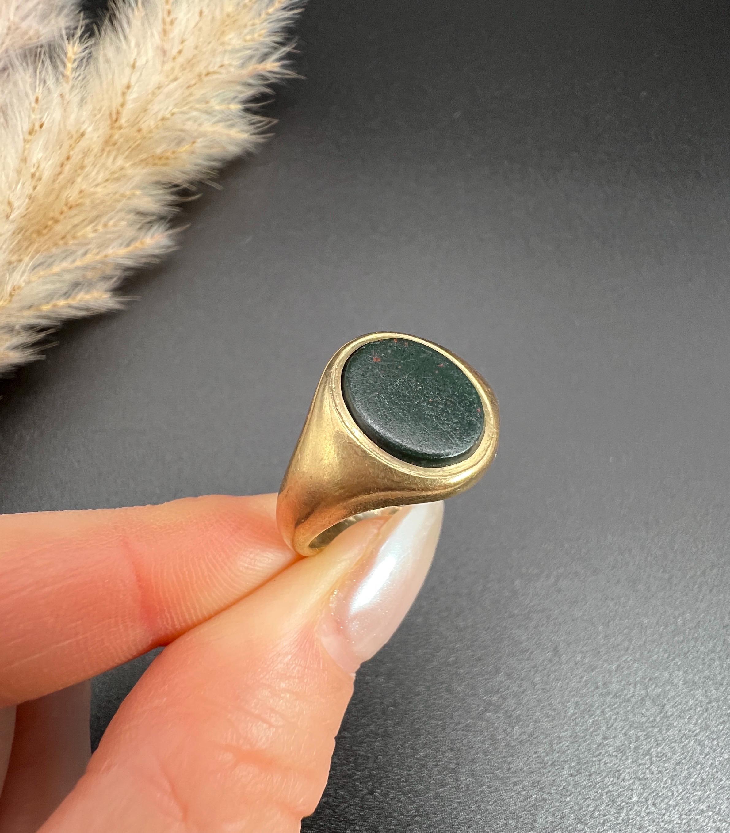 Vintage 9ct Yellow Gold, Oval Bloodstone Signet Ring