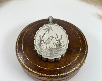 Antiek sterling zilver, Victoriaanse grote ovale gegraveerde esthetische medaillon, vogel medaillon