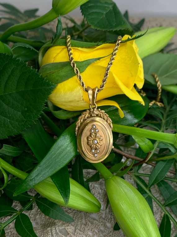 Victorian Gold & Seed Pearl Locket - image 4