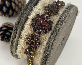 Antique Edwardian Garnet Gold Bracelet, Circa 1910