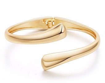 Vera Cuff Bracelet / Wedding Honeymoon Bridal Gift Bracelet / Statement Fashion Jewelry / Gold Bracelet with Spring / Evening Outfit Jewelry