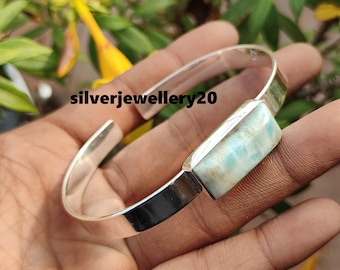 Brazalete con gema larimar, plata de ley 925, engaste cuadrado.