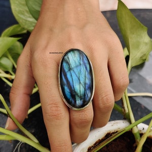 Labradorite naturale, Anello delicato, Anello di dichiarazione, Anello d'argento 925, Anello Labradorite, Anello fatto a mano, Anello di fuoco blu, Anello da donna, Anello Boho immagine 1