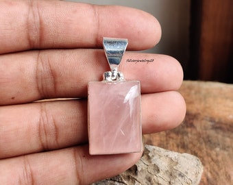 Collar con colgante de cuarzo rosa en plata de ley