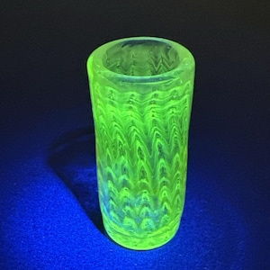 Handgeblazen UV-reactief borrelglas borosilicaatglas 3,11&quot; + goudzilverdamp