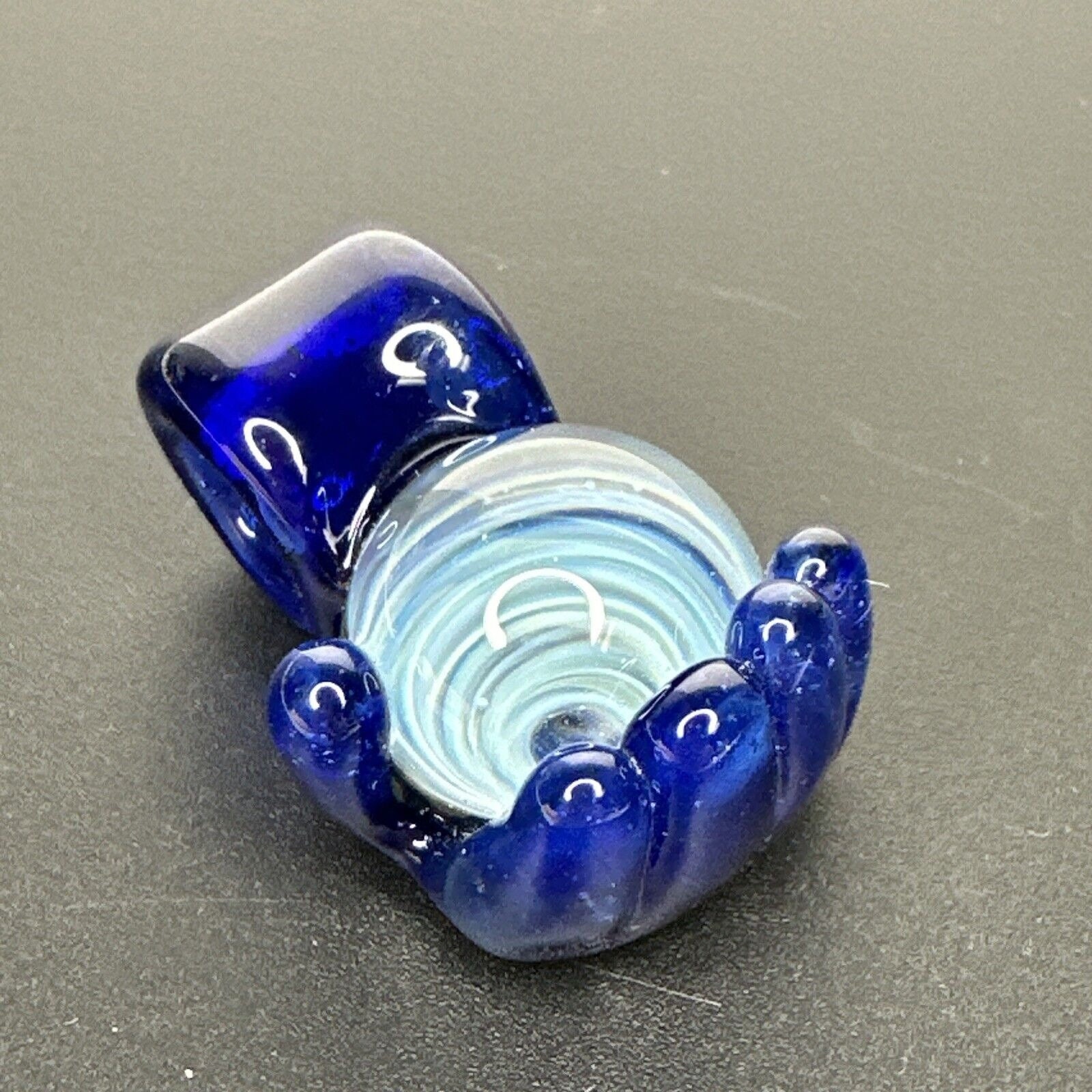 ハンドメイドアートガラスのホウケイ酸ペンダント、ブルーハンド