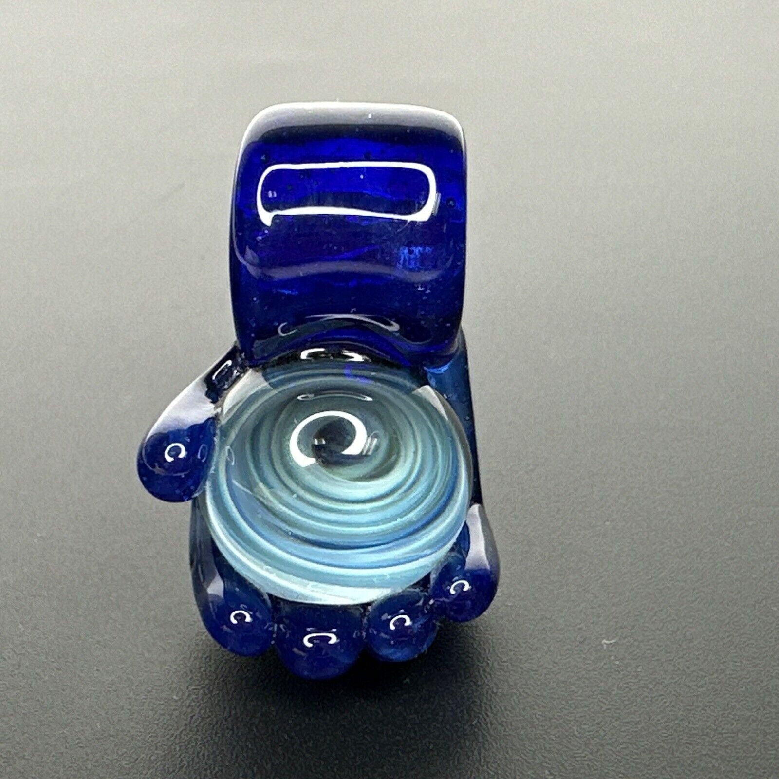 ハンドメイドアートガラスのホウケイ酸ペンダント、ブルーハンド