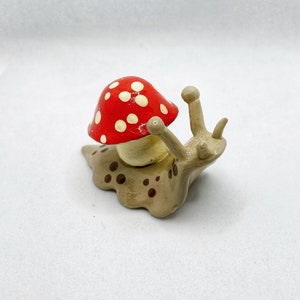 Mushroom snail figurine, mushroom snail decor, snail figurine, snail gift, mushroom decor, mushroom gift, cottagecore decor