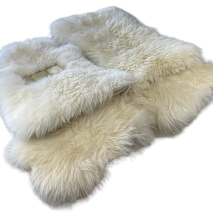 White Genuine Sheepskin Floor Mats For Rolls Royce Black ER56 Design Luxury ( Wraith / Shadow / Phantom / Ghost / Dawn / Cullinan )