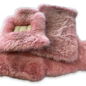 Pink Genuine Sheepskin Floor Mats For Rolls Royce Black ER56 Design Luxury ( Wraith / Shadow / Phantom / Ghost / Dawn / Cullinan )