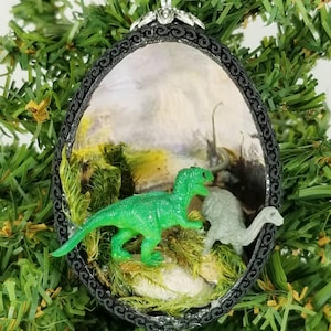 Dinosaur Real Eggshell Ornament/T-Rex, Triceratop,Dimetrodon,Brontosaurus,Stegosaurus/Jurassic Park/Volcano/Black,Purple,Gold Ornament/Gift