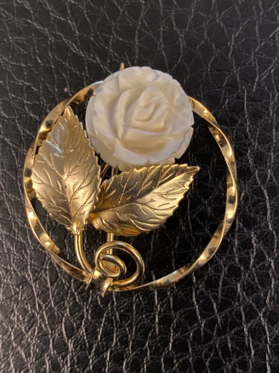Broche Sorento Fleur En Or Filled 12K Avec Pierres Pêche Pâle - Occasion Vintage